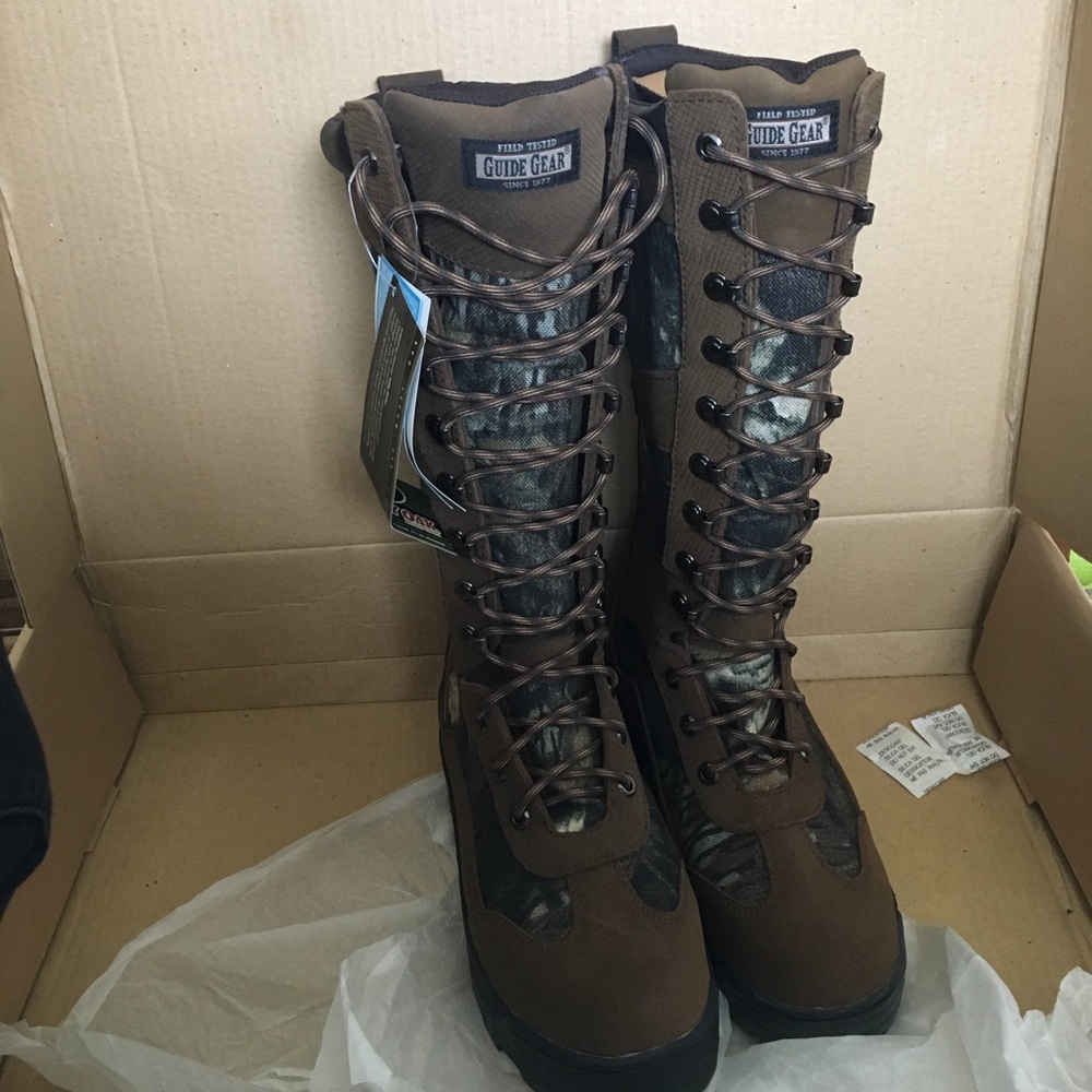 NWT MENS SIZE 8 WATERPROOF SNAKE BOOTS